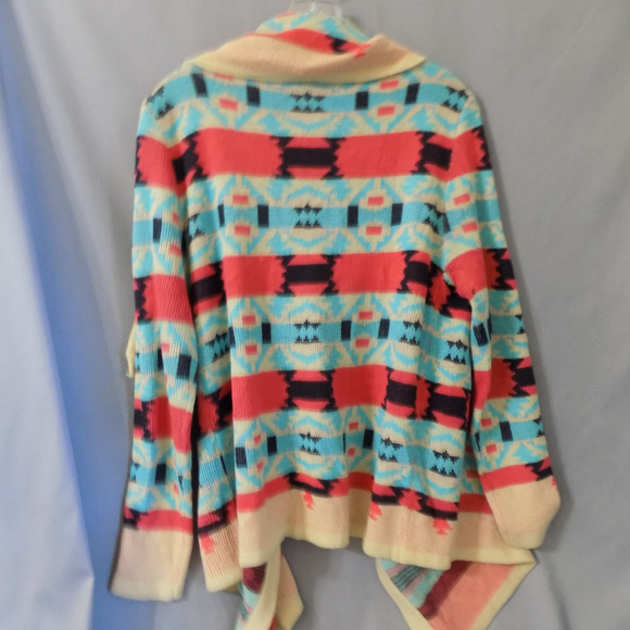 Cardigan with Indian design - Picture 3 of 3